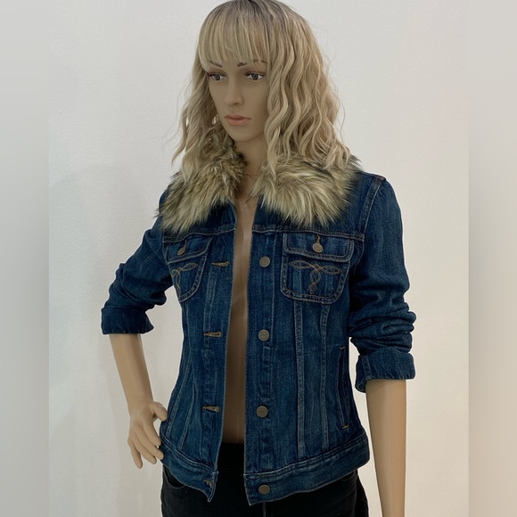 NWOT Ralph Lauren Denim Jeans Jacket with Detachable Faux Fur - Picture 3 of 14